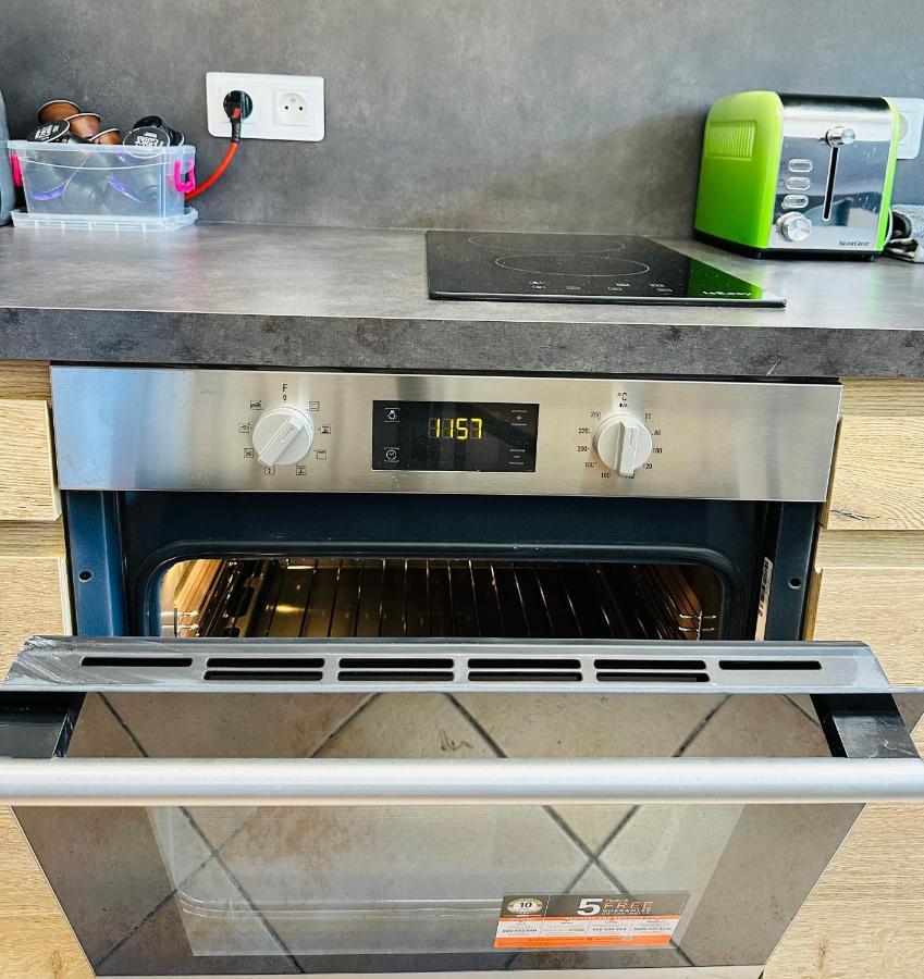 The Nice - 3 Rooms, 3Air Cond, 3Tv, 3Fans, 2 Wc, Wifi Everywhere 5Min Aeroport, Train, Beach, 1Min Tram, 15 Min Centre, Port, Parking Possible Buitenkant foto