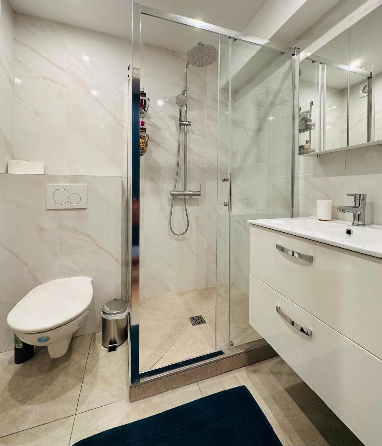 The Nice - 3 Rooms, 3Air Cond, 3Tv, 3Fans, 2 Wc, Wifi Everywhere 5Min Aeroport, Train, Beach, 1Min Tram, 15 Min Centre, Port, Parking Possible Buitenkant foto
